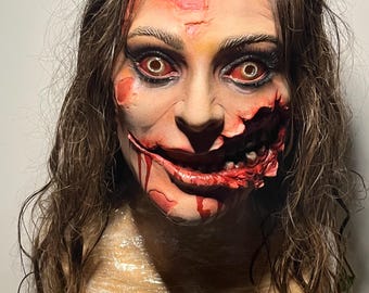Máscara de látex inspirada en Evil Dead