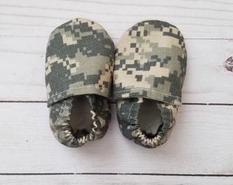6//9 Months Infant Boys or Girls Advantage Timber Camo Soft Sole Shoes Size 3