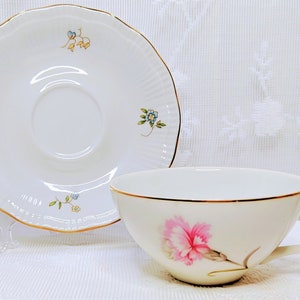16 Piece Vintage Mismatched Carnation Tea Cups | 8 cups and 8 Floral Saucers | Tea Party Favors | Garden Party Supplies | Tea Lover Gift!