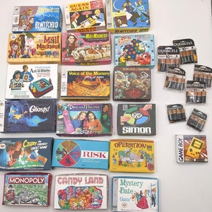 Miniature dollhouse vintage retro board games mall madness operation game boy artamatic dream phone casper mystery date monopoly batteries