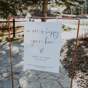 Letrero de bienvenida para boda, decoración de boda, "Nos alegra mucho que estés aquí", letreros de boda imprimibles, plantilla minimalista moderna de Corjl, demostración gratuita / 86