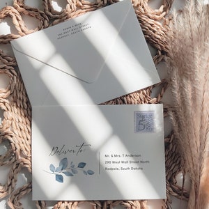Hochzeit Briefumschlag Vorlage in Altblau, 13x18cm, mit wunderschönem Design in Taubenblau, Canva Templates | 80