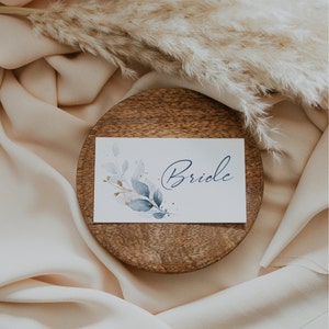 Cartões de lugar azul-poeira, cartões de nome de mesa para impressão, tema de casamento azul-poeira, planos e dobrados, modelos Canva | 80 azul-poeira