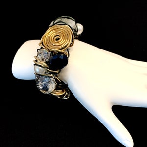 Black and Silver Aluminum Swirl Bracelet – Lightweight Modern Statement Jewelry – Handmade Artistic Wire Bracelet – Unique Gift for Her