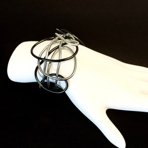 Abstract Black and Silver Aluminum Wire Cuff Bracelet – Modern Sculptural Statement Jewelry – Lightweight Adjustable Wearable Art