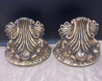 Hollywood Regency style gold gilt wall sconce shelf. Clam shell design. Acanthus shell. 9.5w 5 d 8h