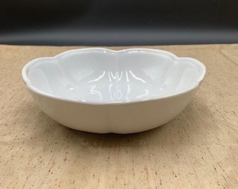 Vintage McCoy Pottery White Bowl Scalloped Edge #7528 8" USA