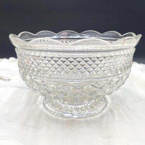 Vintage Glass Serving Bowl from Anchor Hocking Footed Bowl for Holiday Table Decor Glass Bowl for Modern Farmhouse Kitchen Retro Dining Bowl