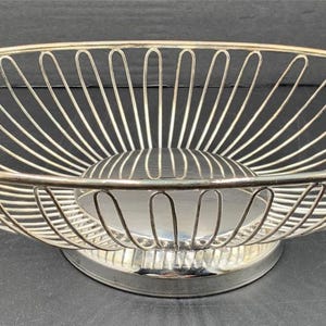 Vintage International Silver Company| silver plated|Oval Wire Bread Basket/Fruit Bowl |Open Vertical line pattern|MCM|Centerpiece|Egg basket