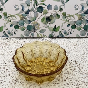 Vintage Golden Brown Glass Serving Bowl retro Fruit Bowl vintage Salad Bowl 1970s home decor Fall Dining Room Decor Retro Living Room Decor