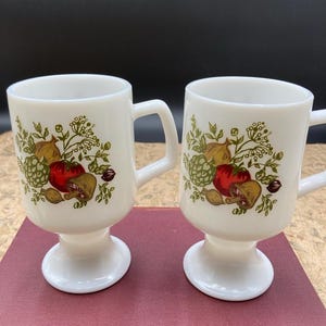Two Corning Ware Spice of Life Milk Glass 10 oz. Pedestal Coffee Mugs Vintage Mushroom pattern MCM Glossy White Cottage Core Chic Sturdy