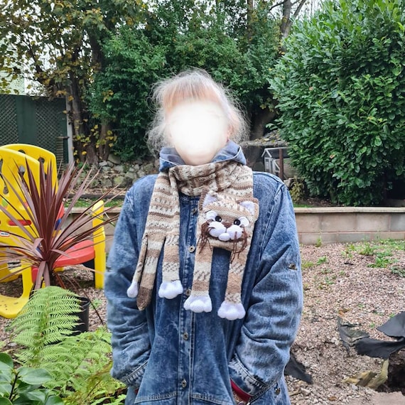 Knitted cheap cat scarf