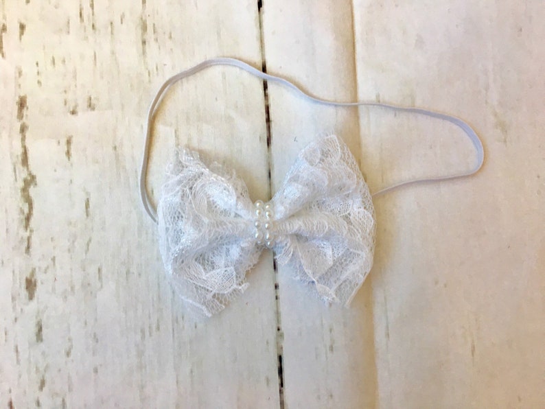 Classic Lace Bow