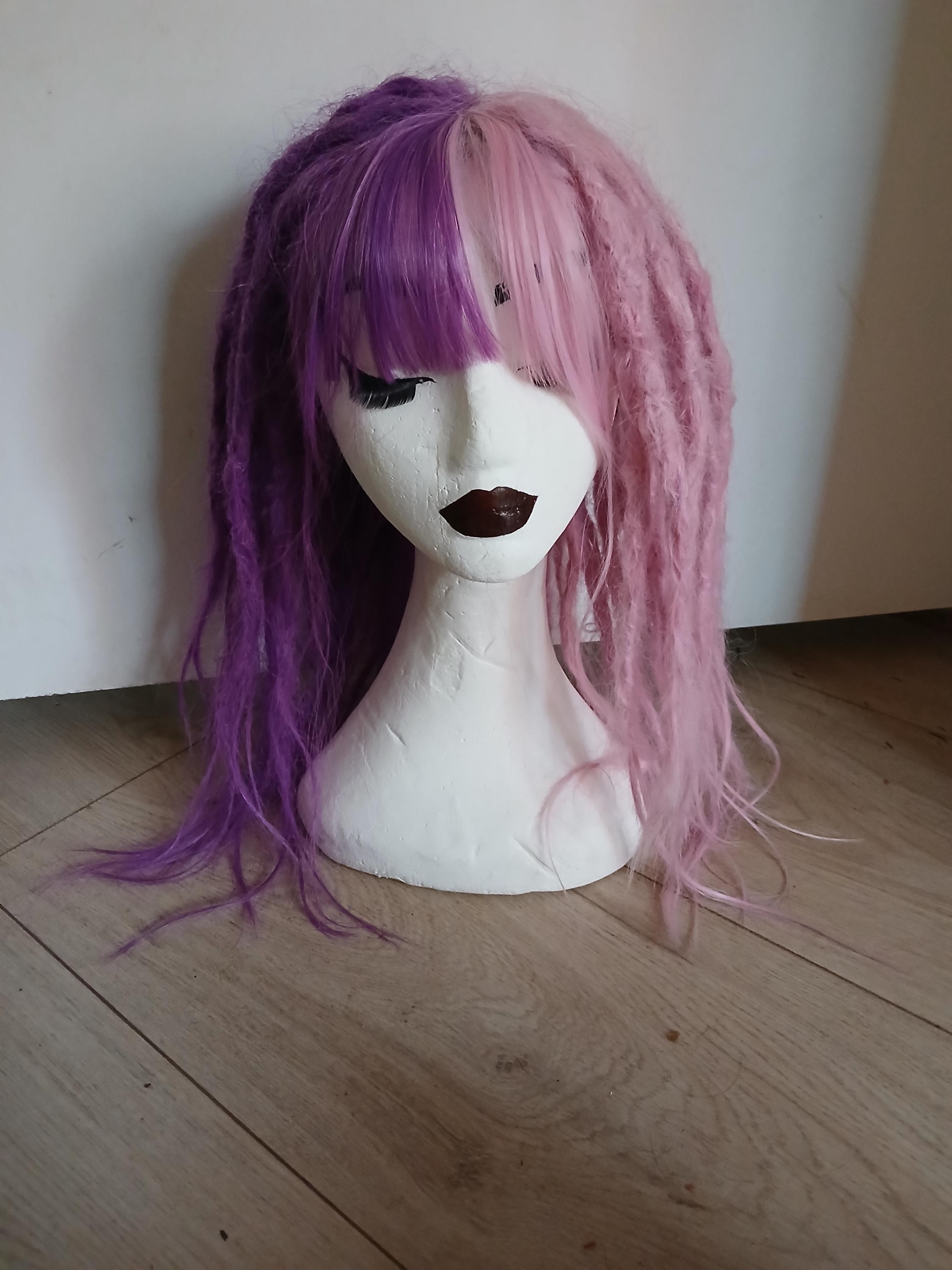 Lila und rosa geteilte Dreadlock-Perücke – Lolita-Kawaii-Stil, Kunsthaar, Pony, größenverstellbare Cosplay-Perücke
