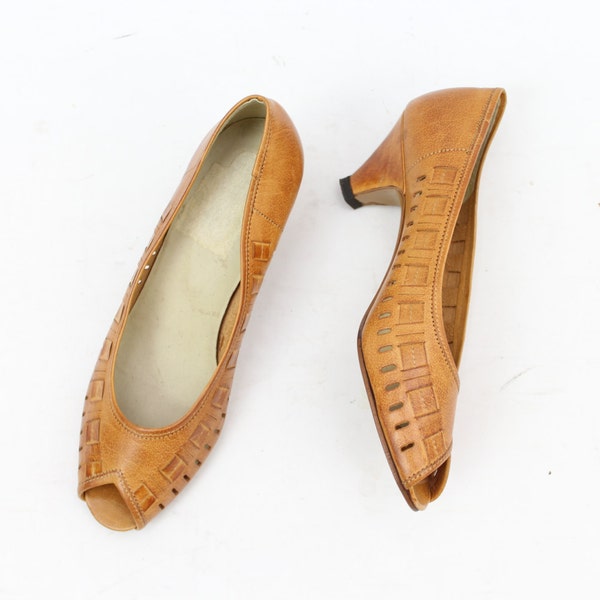 Vintage 70's Style Brown Leather Peep Toe Heels / Perforated Leather / Low Heels / Summer / Tan Leather / Women's US Size 7.5