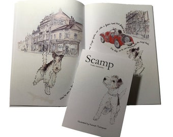 Puede incluir: Un libro titulado "Scamp" con ilustraciones de un fox terrier de pelo duro. La portada del libro presenta un coche rojo y un edificio con las palabras "Theatre Royal" en el cartel.