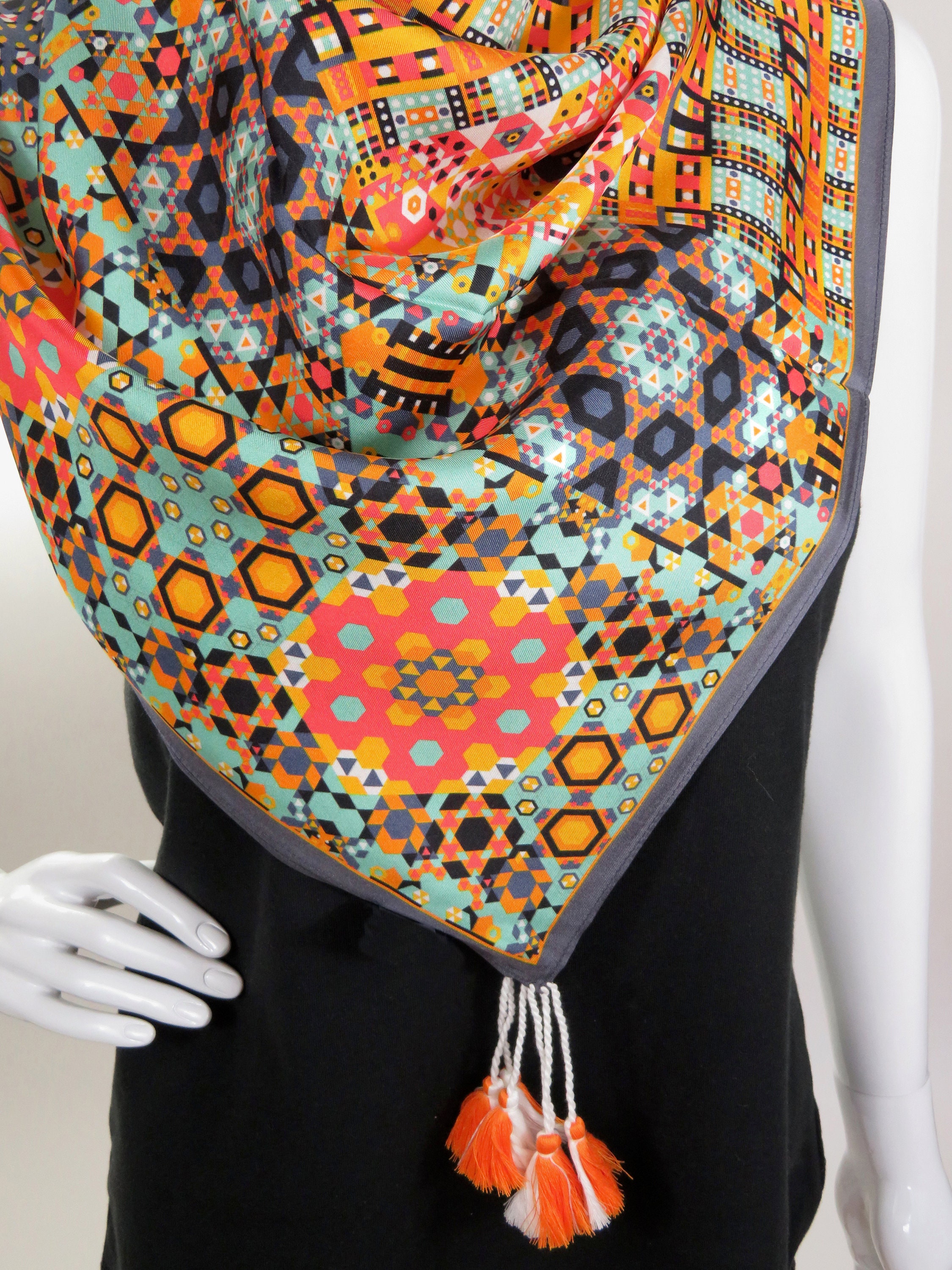 スカーフ SILK TWILL FOULARD Silk Twill Scarf With Tassels, Double-sided 36