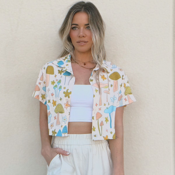 Mushroom Daisy Crop Top: 70s Retro Button-Down Shirt