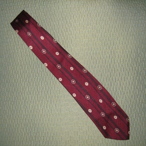 1950s Vintage Red and Maroon Patterned Silk Van Heusen Necktie