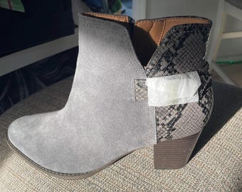 Vionic Ladies boots size 10