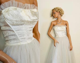 Vestido de fiesta palabra de honor de tul color marfil de los años 50 – Vestido vintage con corpiño de satén brocado, vestido de cóctel de graduación de novia de mediados de siglo XS