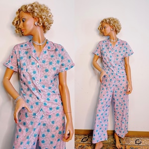 Vintage 1960s Pink Floral Pajama Set | Retro Polyester Lounge Wear | Button-Up Top & Wide-Leg Pants | 30” Waist