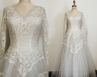 1950s Lace and Tulle Wedding Dress 24” waist