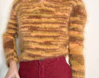 Suéter vintage de mohair dos anos 70, tricotado à mão, listrado, felpudo, com gola, modelo cropped, ideal para o outono, tamanhos P e M.