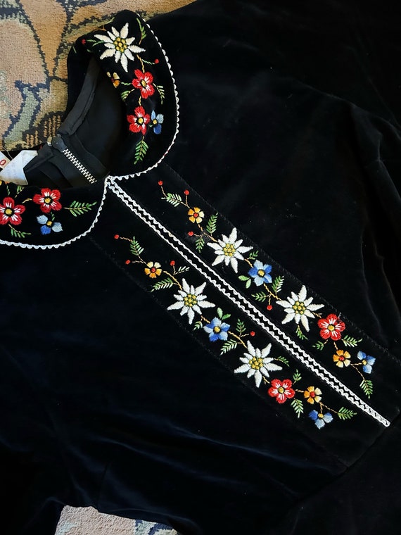 1950s Girls Size 10 Velvet Embroidered Edelweiss … - image 4