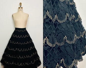 1950s Crocheted Scalloped Circle Skirt 24" Waist
