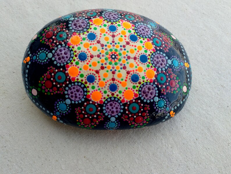 Großer Stein von Hand bemalt mandala | Etsy