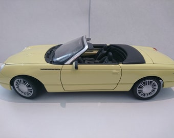 Model car 1:18, "Ford Thunderbird", by Maisto.