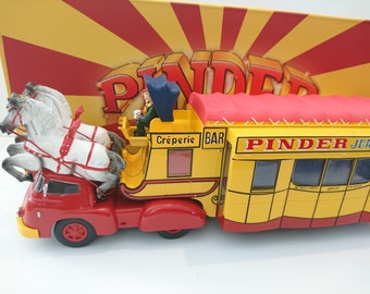 Modèle réduit de voiture 1:43, "Camion Circus Pinder avec remorque crêperie et snack-bar dans son emballage d'origine".