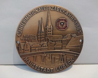 Vintage car badge, "4th International Destination 1985, Hanseatic City of Lübeck".