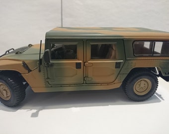 Modellauto 1:18," Hummer Camouflage", von Maisto.