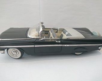 Model car 1:18, "Chevrolet Impala", by Road Tough.