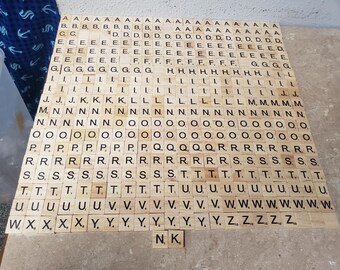 Lot de 420 carreaux style « Scrabble ». Livraison GRATUITE Ground Advantage aux États-Unis. ChuckLivres