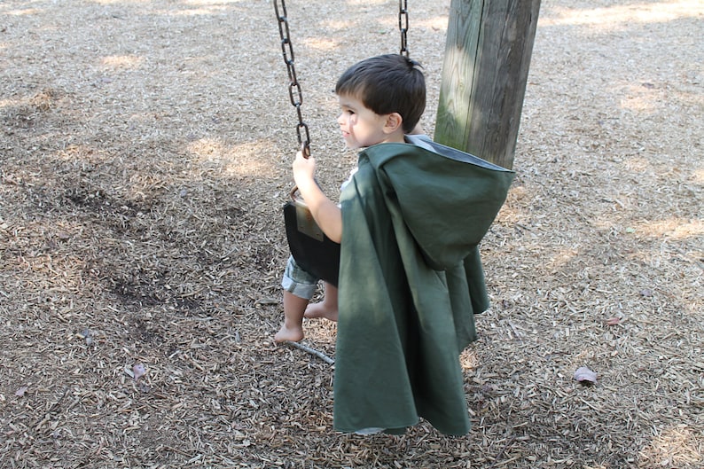 Reversible Hooded Kid's Cape Sewing Pattern Toddler afbeelding 1