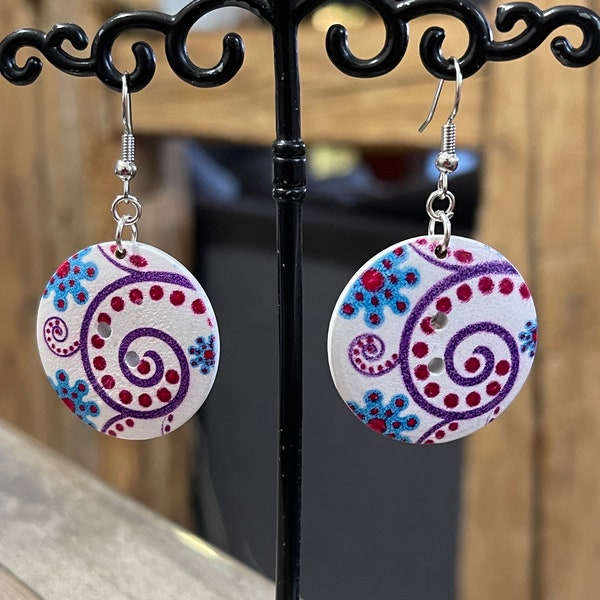 Boucles d’oreilles bouton en bois spirale mauve bleu blanc