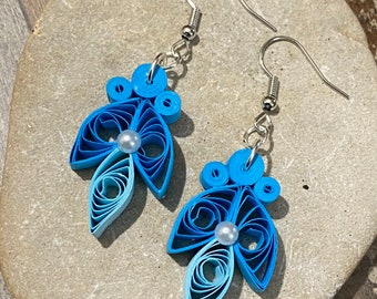 Earrings quilling parrot feather duo of blue and pearly rhinestones