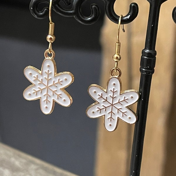 Boucles d’oreilles pendante en métal doré et blanc flocons de neige hiver noël