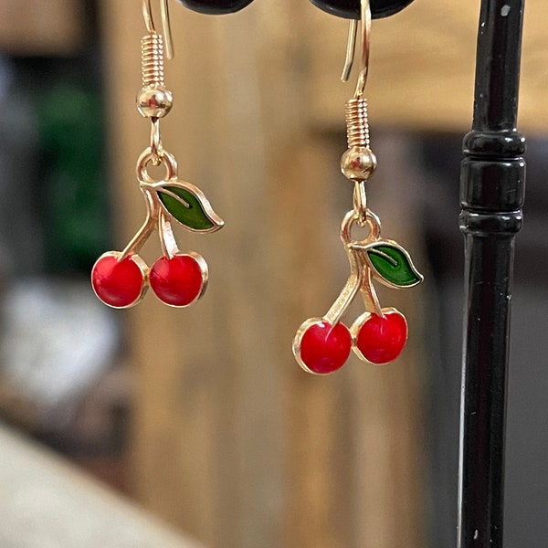 Boucles d’oreilles doré petites cerises cerise