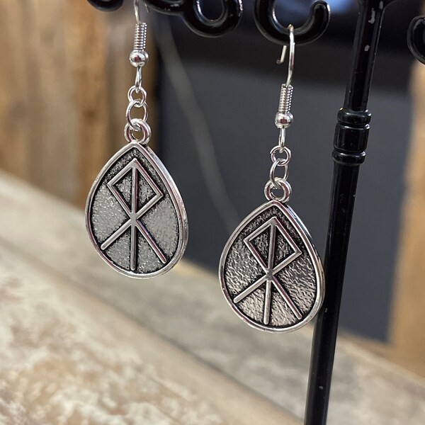 Boucles d’oreilles argenté goutte viking avec symbole