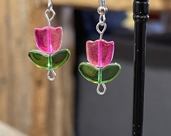 Boucles d’oreilles argenté fleurs tulipes rose pailletée