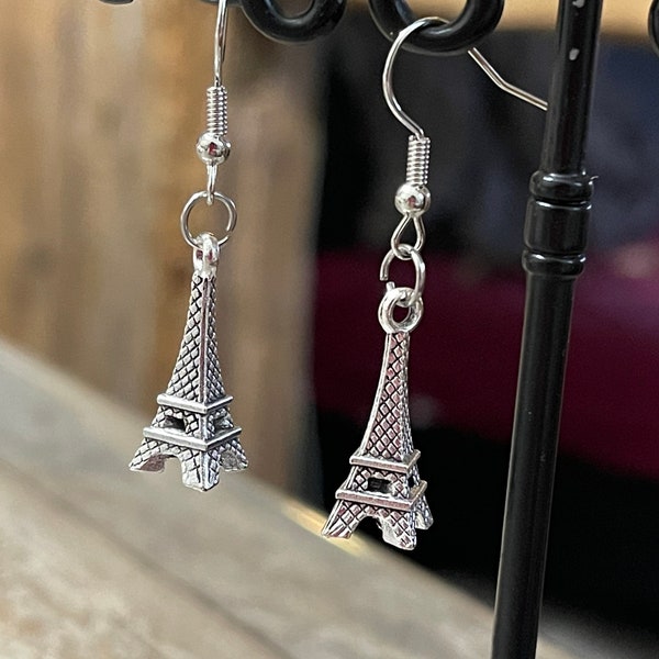 Boucles d’oreilles en métal argenté pendante Paris Tour Eiffel France