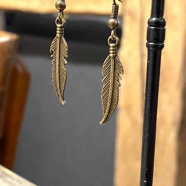 Boucles d’oreilles pendante en métal bronze plume d oiseaux ange