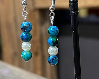 Boucles d'oreilles pendante perles turquoise et blanc nacré