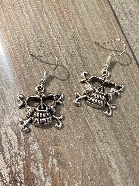 Hanging clearance skull earrings