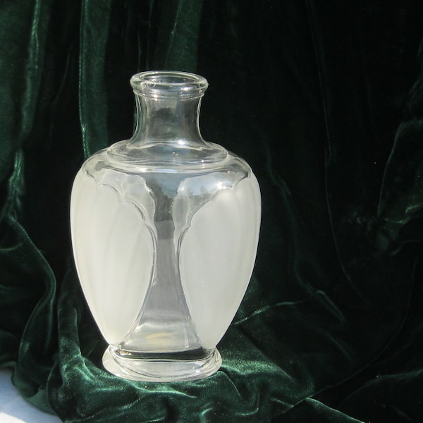 Crystal Decanter with Frosted Design , Made in Italy