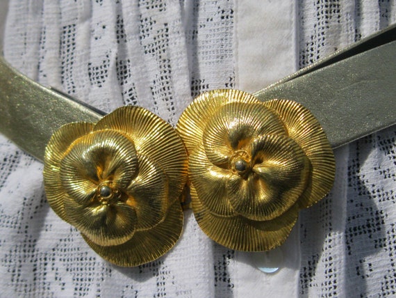 Dotty Smith Pansy Flower Belt Buckle With Metallic Silver  display picture 2